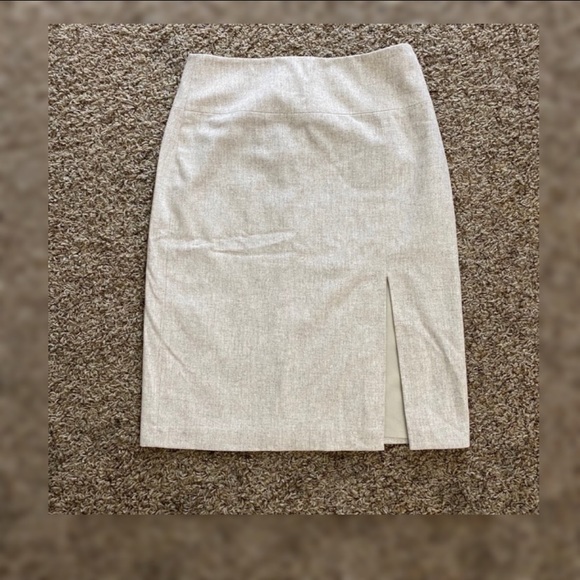 Banana Republic Dresses & Skirts - 🚨FINAL🚨Banana Republic Stretch Midi Skirt